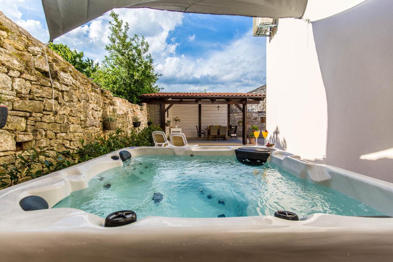 Casa Mario-Charming Stone House With Jacuzzi Villa Svetvinčenat Eksteriør billede