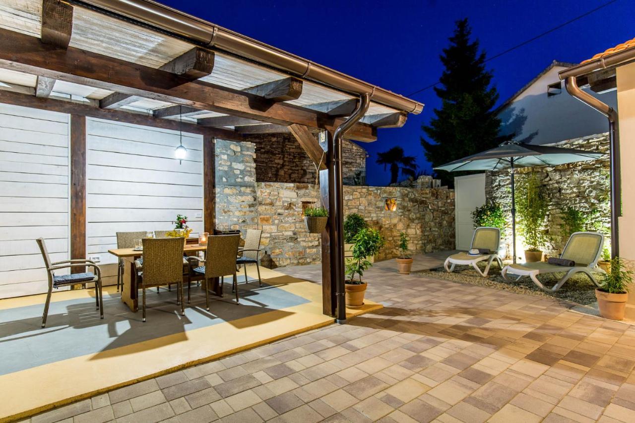 Casa Mario-Charming Stone House With Jacuzzi Villa Svetvinčenat Eksteriør billede