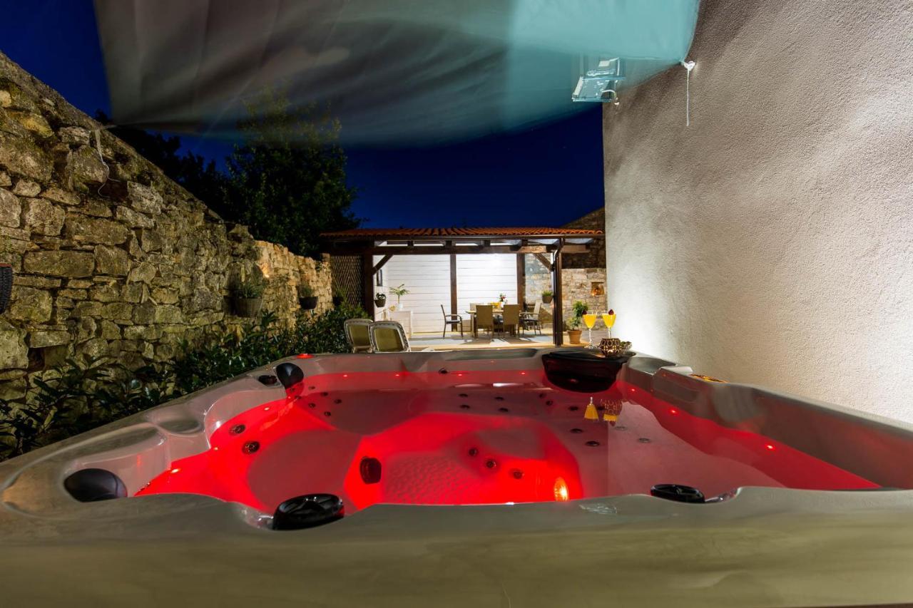 Casa Mario-Charming Stone House With Jacuzzi Villa Svetvinčenat Eksteriør billede